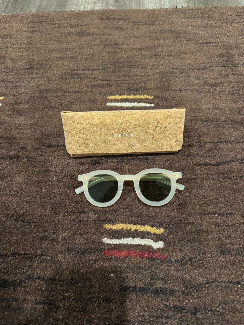 AKILA Translucent Round Sunglasses with Green Lenses